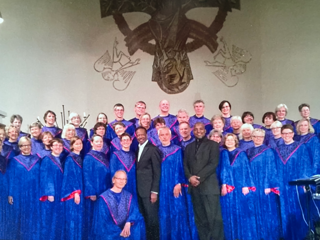 Gruppenbild der Stormarn Singers mit Edwin Hawkins